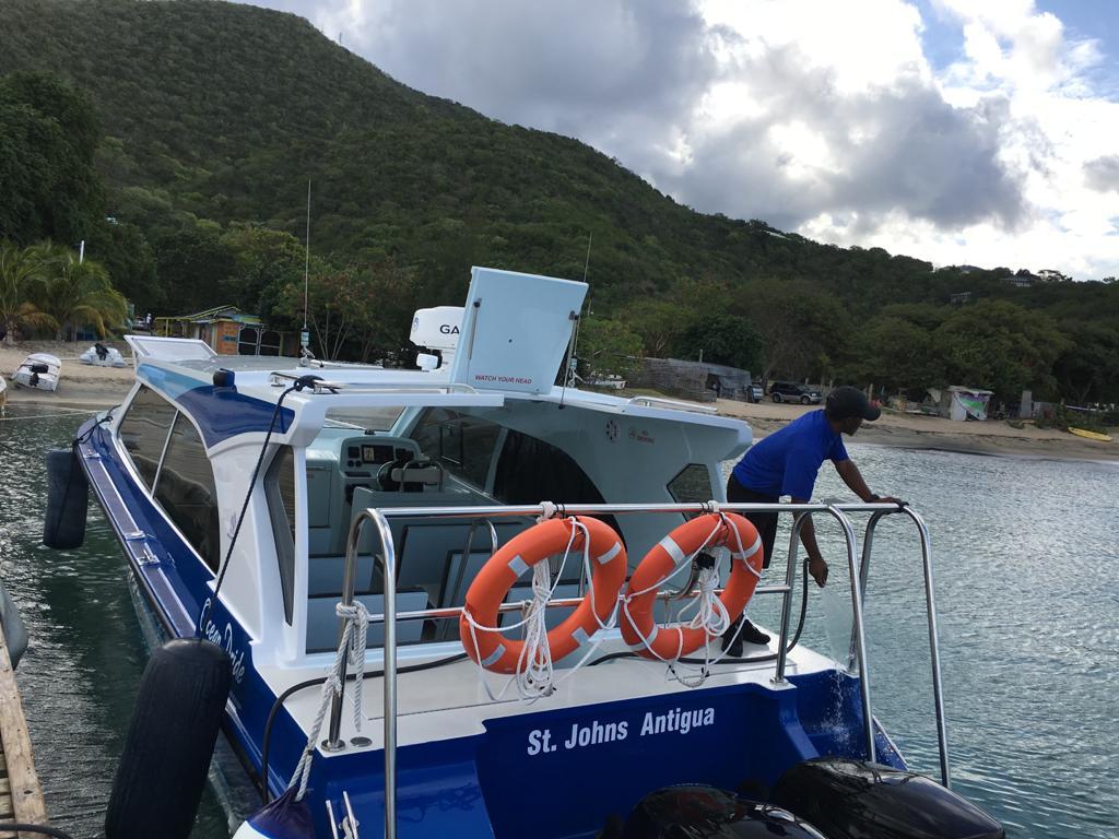Water taxi speed boat